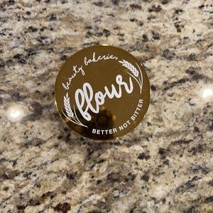 Beauty bakerie yellow flour setting powder